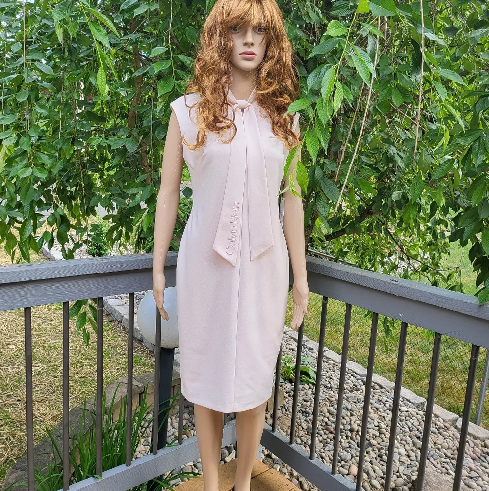 🆕️🌺CALVIN KLEIN🌺 Tie Neck Sheath Dress💃 SIZE:6 - Picture 3 of 15